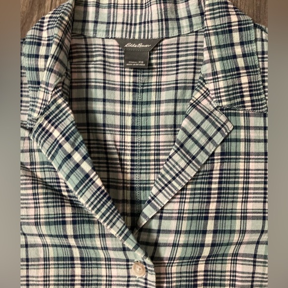 Eddie Bauer Women’s XS Button Down Shirt - Picture 2 of 5